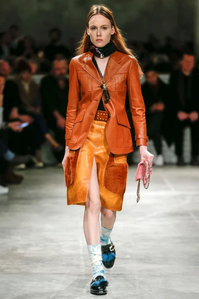 Look 10